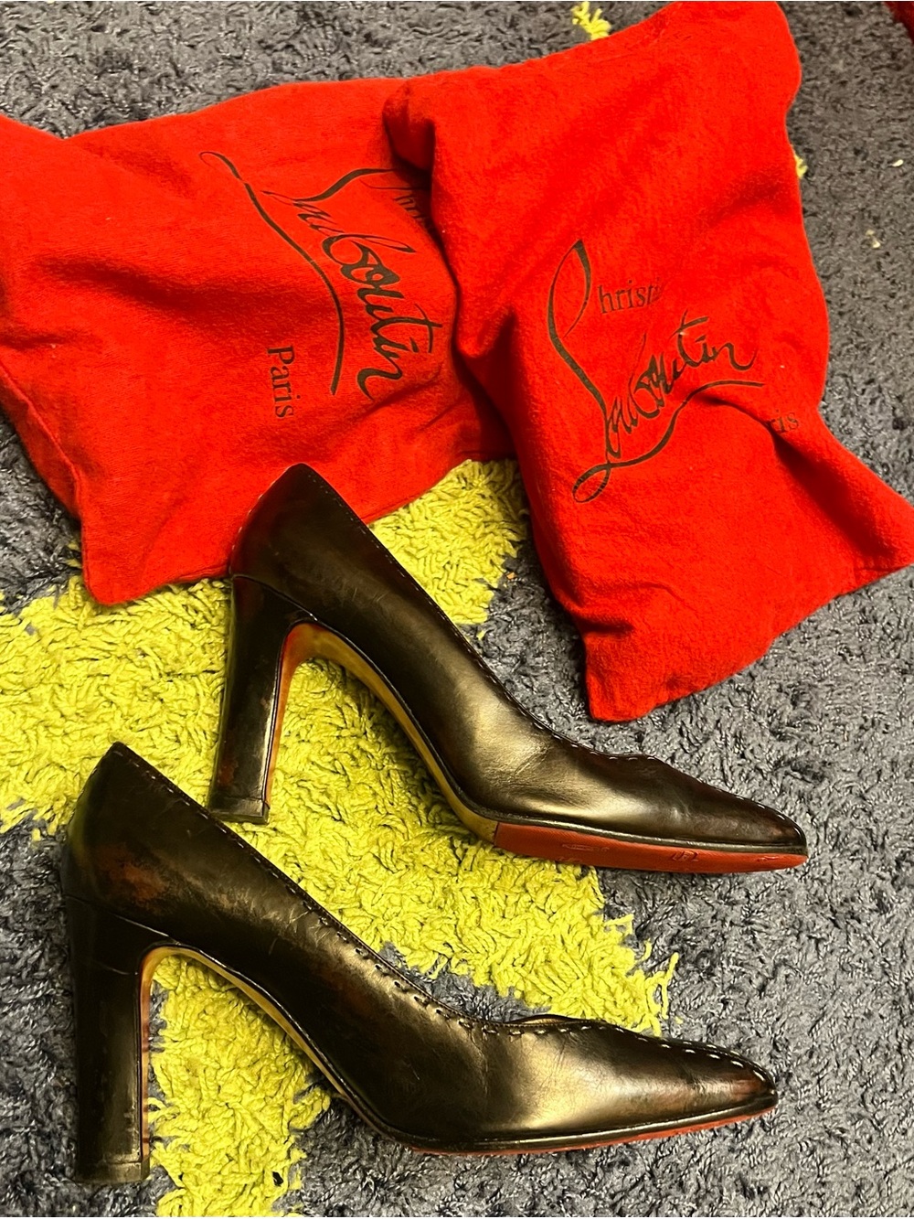 Christian Louboutin - Picture 3 of 4
